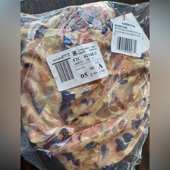 Open Edit cropped wrap top - Picture 3 of 4